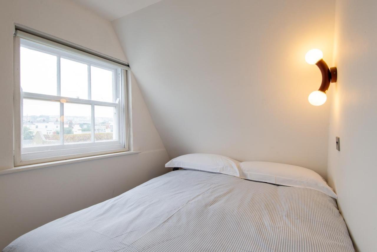 Central One-Bedroom, 99 Steps To The Sea Hove Esterno foto