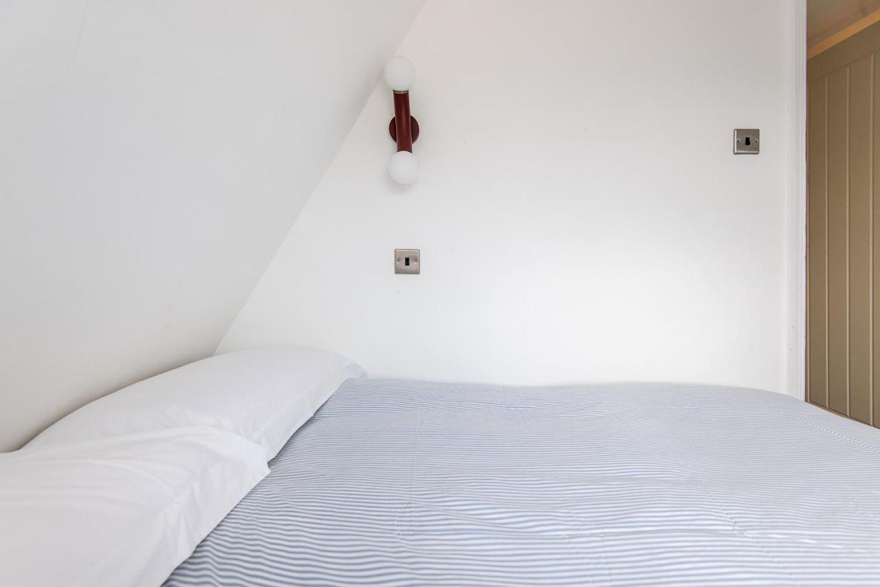 Central One-Bedroom, 99 Steps To The Sea Hove Esterno foto