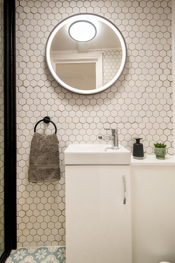 Central One-Bedroom, 99 Steps To The Sea Hove Esterno foto