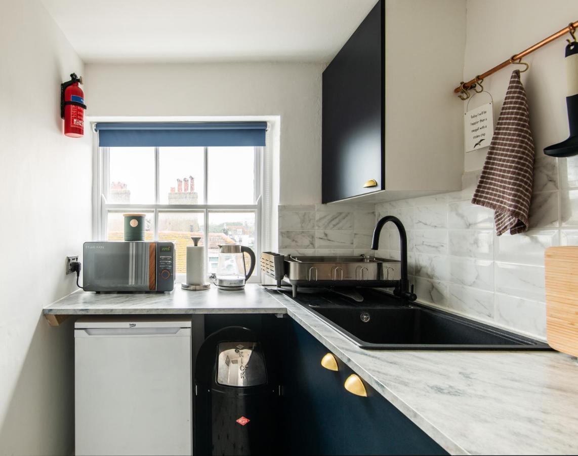 Central One-Bedroom, 99 Steps To The Sea Hove Esterno foto