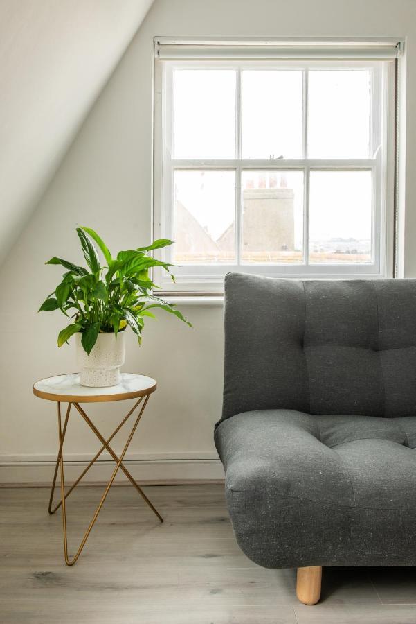 Central One-Bedroom, 99 Steps To The Sea Hove Esterno foto